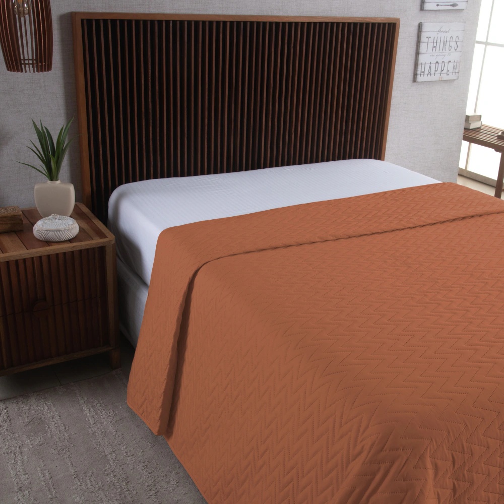 Cobre-leito Queen Matelado | Toque Suave e Acabamento Sofisticado | Linha Requinte